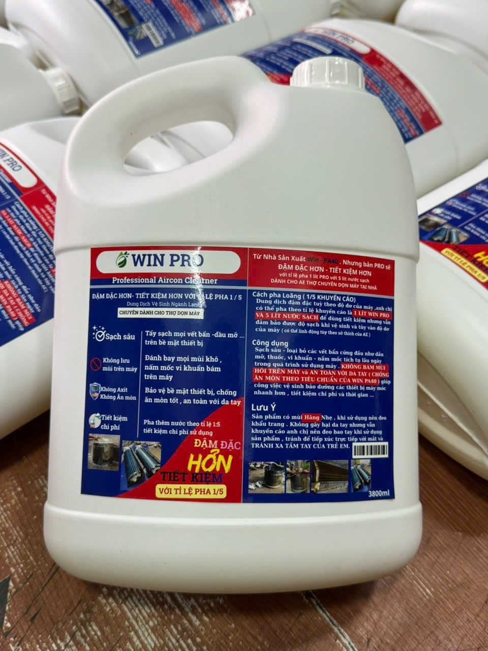 Win Pro Nước Tẩy Dàn Lạnh KHÔNG CHẠM 3L8 ( Chuyên AE Thợ ) Tỉ Lệ Pha 1/5 Chuyên Tẩy Rửa Vệ Sinh Phục Hồi Máy Lạnh Tẩy Rửa Dầu Mỡ Nấm Mốc Vi Khuẩn