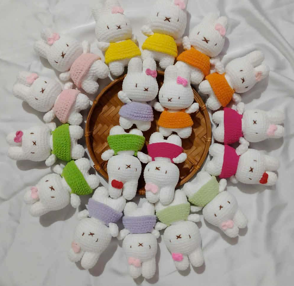 Thỏ Miffy Len Handmade Đan Móc Thủ Công Dễ Thương Trang Trí Bàn Học, Kệ Sách, Quà Tặng