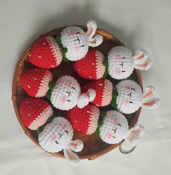 Thỏ Dâu Len Handmade Đan Móc Thủ Công Dễ Thương Móc Khóa Trang Trí Túi Xách, Balo, Quà Tặng