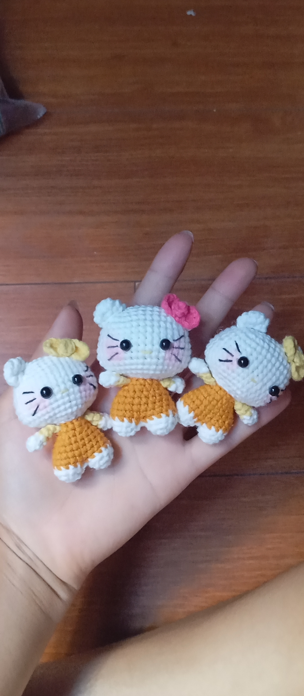 Hello kitty len nhung gấu , baby yarn